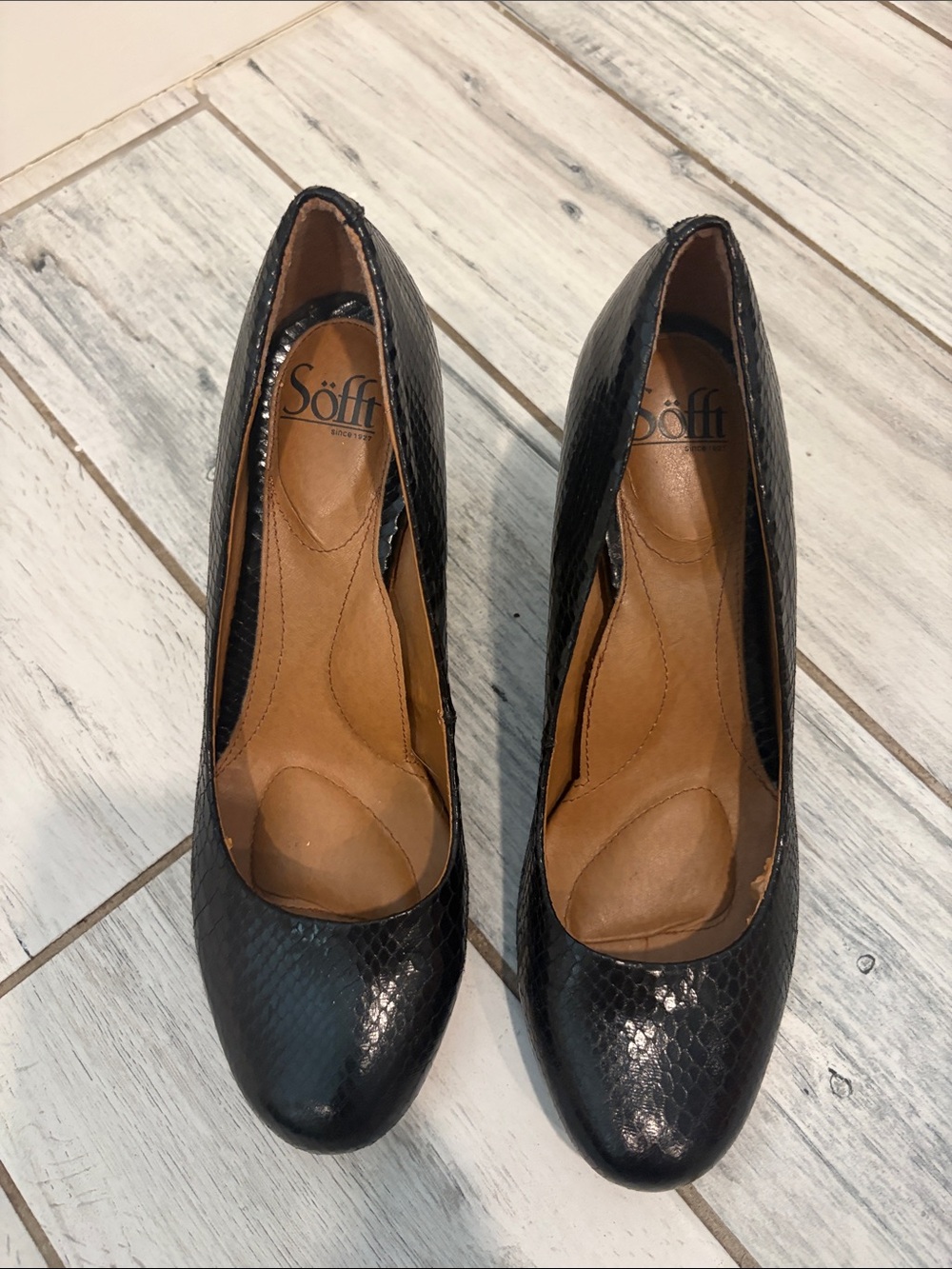 Söfft Black Textured Pump Heels